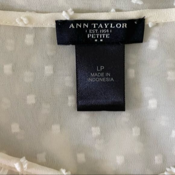 Ann Taylor Petite Sheer Textured Polyester Keyhole Blouse Petite Large - Picture 8 of 9